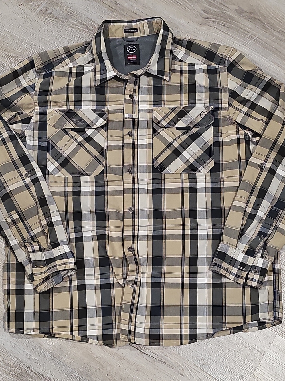 Wrangler ATG Beige Tan and Black Plaid Button-Down Shirt XL